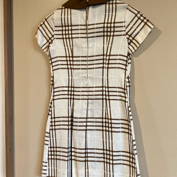 60’s Brown Plaid Polyester dress with Gold Accent - Picture 4 of 4